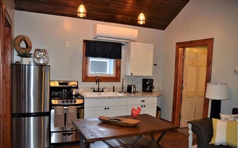 Beatty Cottage | 3 bedrooms, premium bedding, Select Comfort beds, individually decorated