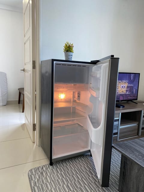 Deluxe Apartment | Mini-refrigerator