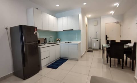 Classic Studio Suite, City View | Private kitchen | Full-size fridge, microwave, stovetop, dishwasher