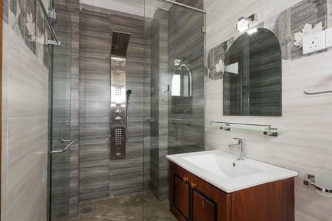 Apartment, 3 Bedrooms, Non Smoking | Bathroom | Towels