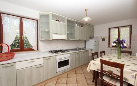 Apartment, 2 Bedrooms (Ground Floor) | Private kitchen | Fridge, stovetop, coffee/tea maker, electric kettle