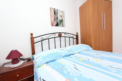 Comfort Double Room | Free WiFi, bed sheets