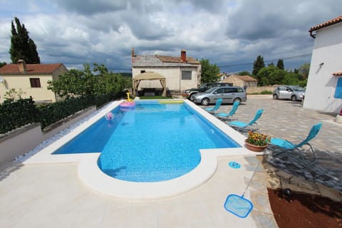 Seasonal outdoor pool, sun loungers