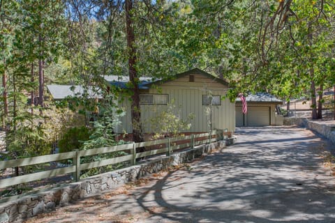 Driveway leading up to house