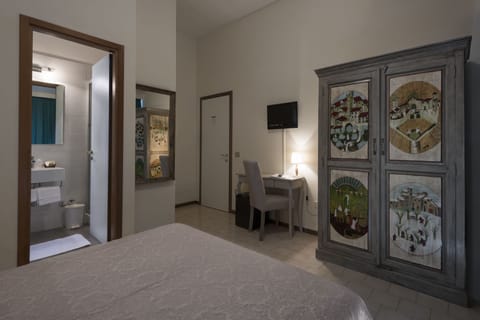 Double Room | In-room safe, desk, bed sheets