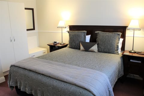 Deluxe Apartment, 1 Bedroom | Hypo-allergenic bedding, minibar, in-room safe, individually decorated