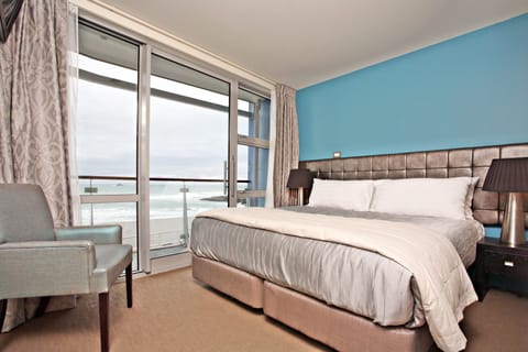 Luxury Ocean View Suite | Minibar, in-room safe, iron/ironing board, free WiFi