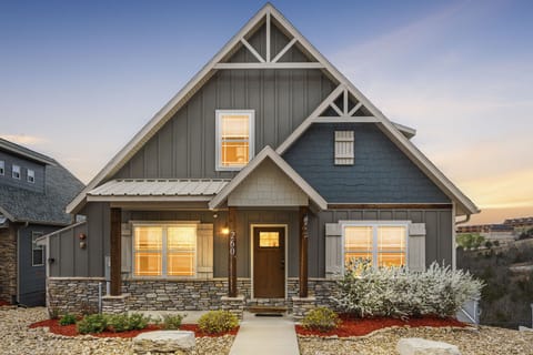 Welcome to Lakin' it Easy! You're home away from home with beautiful views!