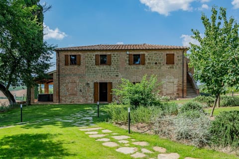 Winery Luxury Villa immersed in the area of the Nobile di Montepulciano docg.