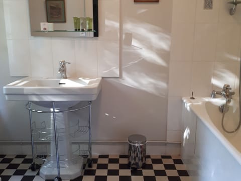 Comfort Double Room, Private Bathroom | Bathroom