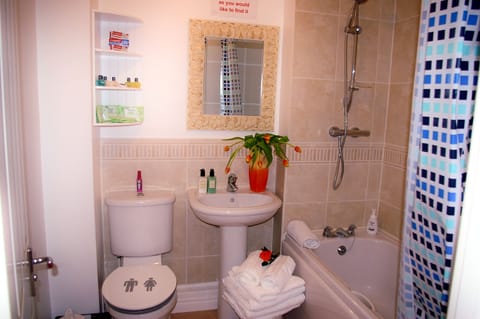 Ladysmith House | Bathroom | Deep soaking tub, free toiletries, hair dryer, towels