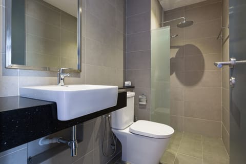 Exclusive Apartment, 2 Bedrooms, City View | Bathroom | Shower, rainfall showerhead, hair dryer, bidet