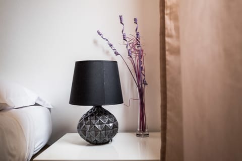 Classic Room, 1 Queen Bed | Desk, blackout drapes, rollaway beds, free WiFi