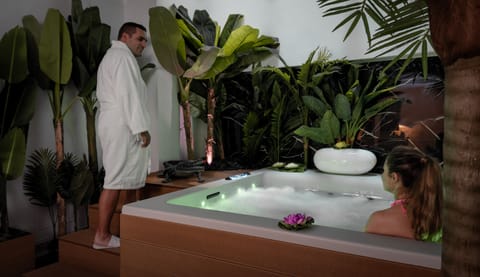 Couples treatment rooms, body treatments, hydrotherapy, aromatherapy