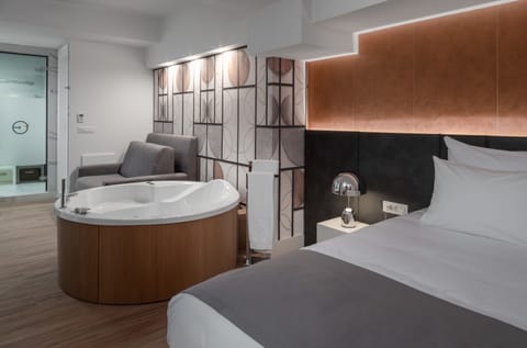 Junior Suite, Jetted Tub | Jetted tub