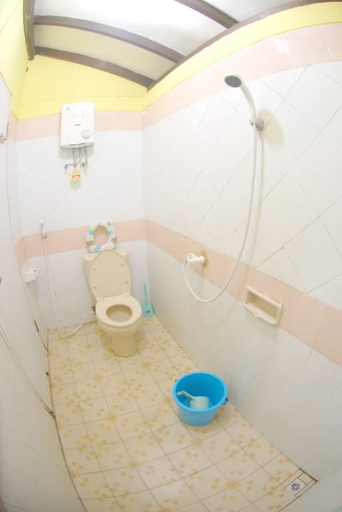 Villa, 3 Bedrooms | Bathroom | Shower, towels