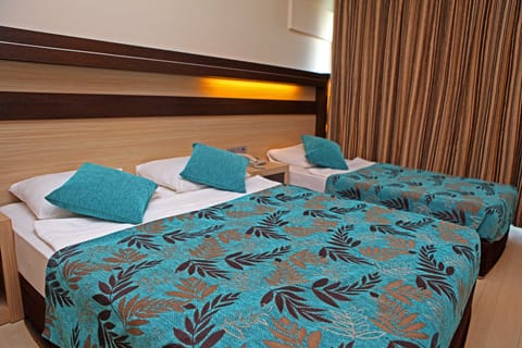Triple Room | Premium bedding, soundproofing, iron/ironing board, free WiFi