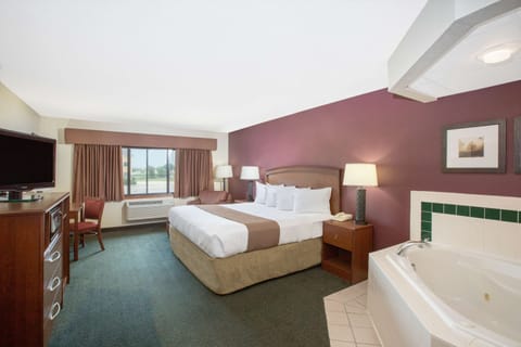 Suite, 1 King Bed, Non Smoking (One-Bedroom Suite) | Pillowtop beds, desk, blackout drapes, soundproofing