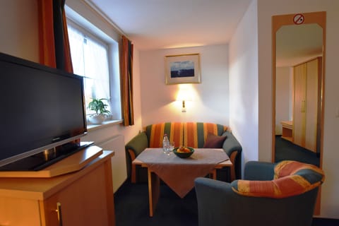 Comfort Double Room, Non Smoking | Minibar, in-room safe, individually decorated, desk