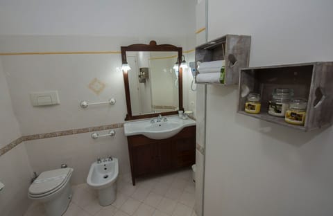 Double Room, Sea View | Bathroom | Shower, free toiletries, hair dryer, bidet