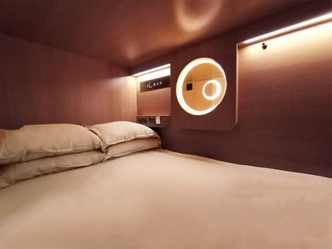 Business Class Sleeping Pod, Mixed | Iron/ironing board, free WiFi, bed sheets