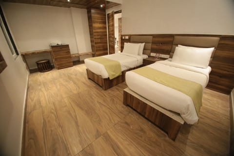 Deluxe Room | Premium bedding, minibar, in-room safe, blackout drapes