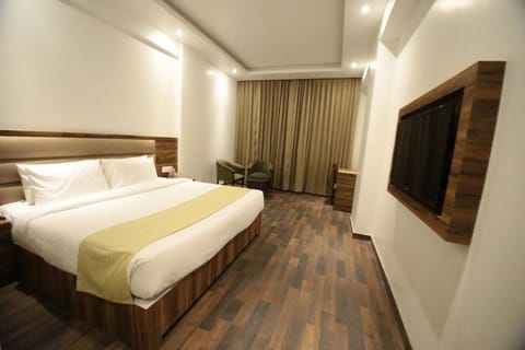 Super Deluxe Room | Premium bedding, minibar, in-room safe, blackout drapes