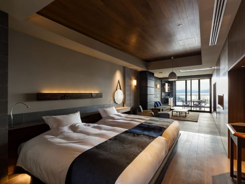 Suite Sky Resort (High floor) | In-room safe, desk, free WiFi, bed sheets