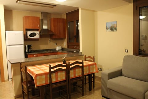 Apartment, 1 Bedroom (7) | Private kitchen | Full-size fridge, microwave, oven, stovetop
