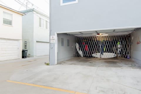 W 15' 10" - H 6' 11" - D 17' (whole house rental gets entire garage)