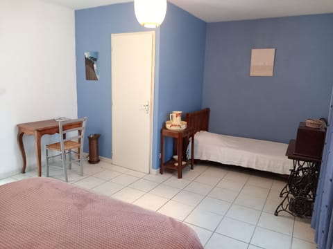 Double Room, Non Smoking | Individually decorated, individually furnished, iron/ironing board