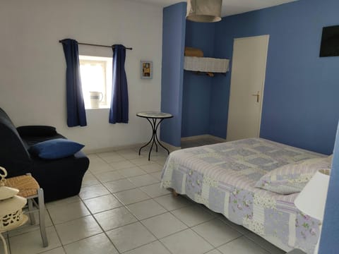 Double Room, Non Smoking | Individually decorated, individually furnished, iron/ironing board