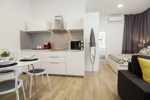 City Studio | Private kitchen | Fridge, microwave, stovetop, dishwasher