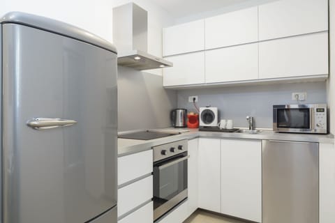 House | Private kitchen | Fridge, microwave, oven, stovetop