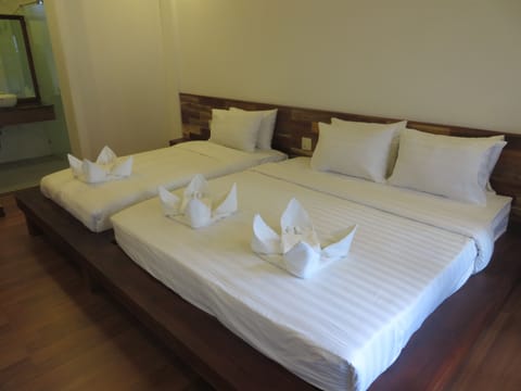 Superior Triple Room | In-room safe, free WiFi, bed sheets, wheelchair access