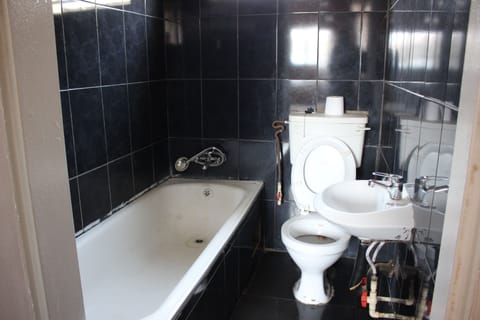 Economy Double Room, 1 Double Bed, Non Smoking | Bathroom | Shower, rainfall showerhead, free toiletries, towels