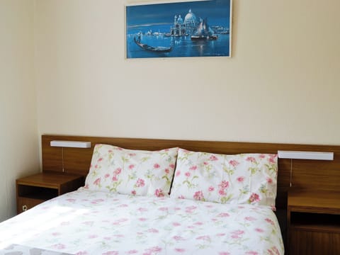Double bedroom | Manor Park - Lochnagar, Skelmorlie, by Largs