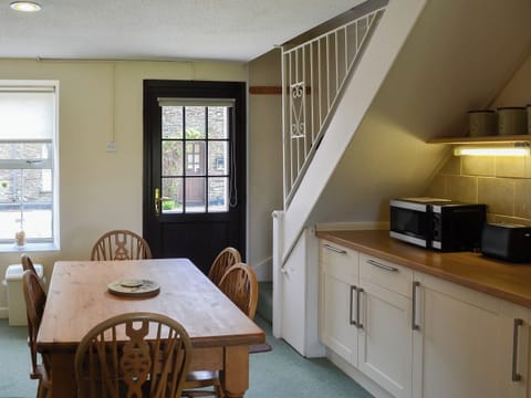Delightful dining area in the kitchen | Quarrymans Cottage, Edmonton, near Wadebridge