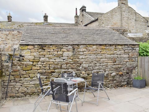 Patio with outdoor furniture | Cuckoo Hill View, Reeth, near Richmond