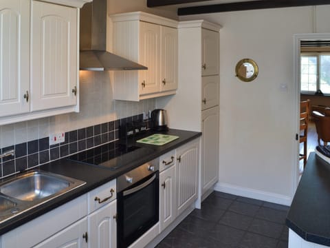 Kitchen | Cobblers Cottage, Port Isaac