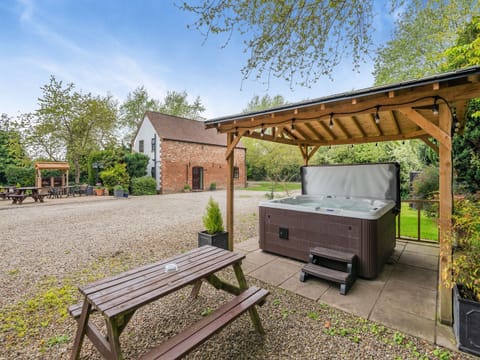 Hot tub | Little Barn - Hopgrove Farm Cottages, York