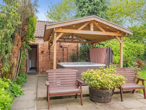 Hot tub | Little Barn - Hopgrove Farm Cottages, York