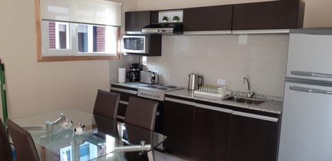 Deluxe Apartment, 1 Queen Bed with Sofa bed, Mountain View | Private kitchen | Fridge, microwave, oven, stovetop