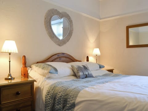 Comfy double bedroom | Catbells - Hillside Apartments, Keswick