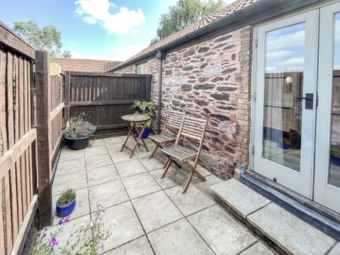 Patio | Dragonfly 3 - Dragonfly Barn, North Newton