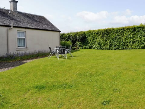 Sitting-out-area | Blairhosh Cottage, Balloch, Loch Lomond