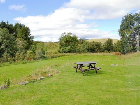 Garden and grounds | Larch Cottage, Glenisla