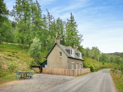 Exterior | Meall Darroch, Braemar