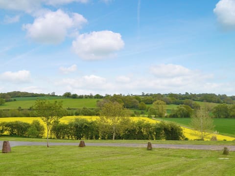 Lovely open surrounding countryside | Hop Bine, Bromyard, near Malvern Hills