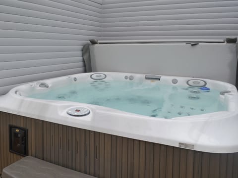 Jacuzzi | Kings House, Beaumaris, Anglesey
